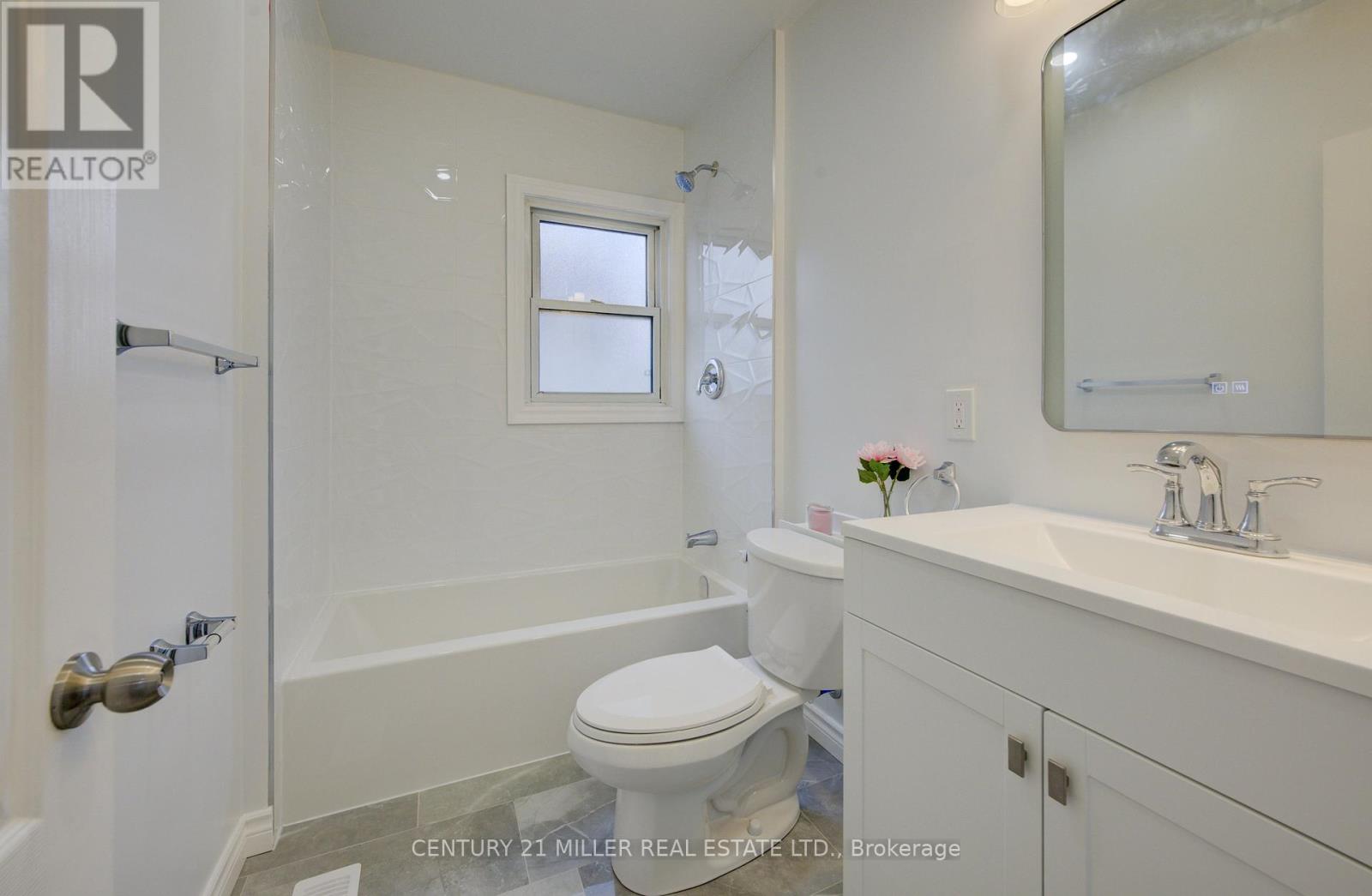 196 Queensdale Avenue E, Hamilton, Ontario  L9A 1K9 - Photo 15 - X12201058