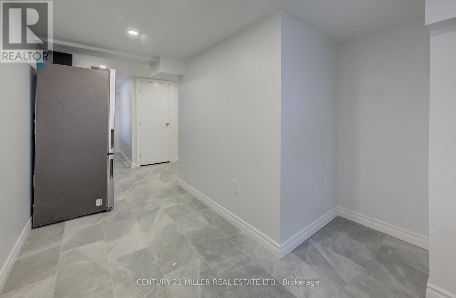196 Queensdale Avenue E, Hamilton, Ontario  L9A 1K9 - Photo 23 - X12201058