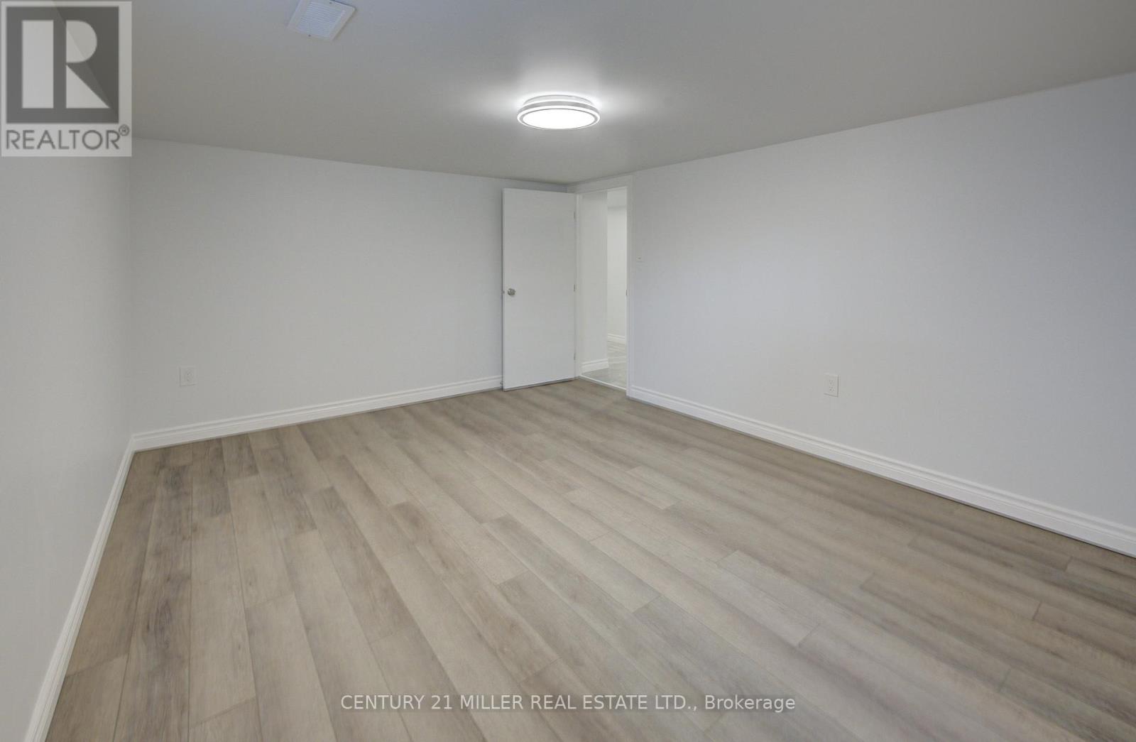 196 Queensdale Avenue E, Hamilton, Ontario  L9A 1K9 - Photo 29 - X12201058