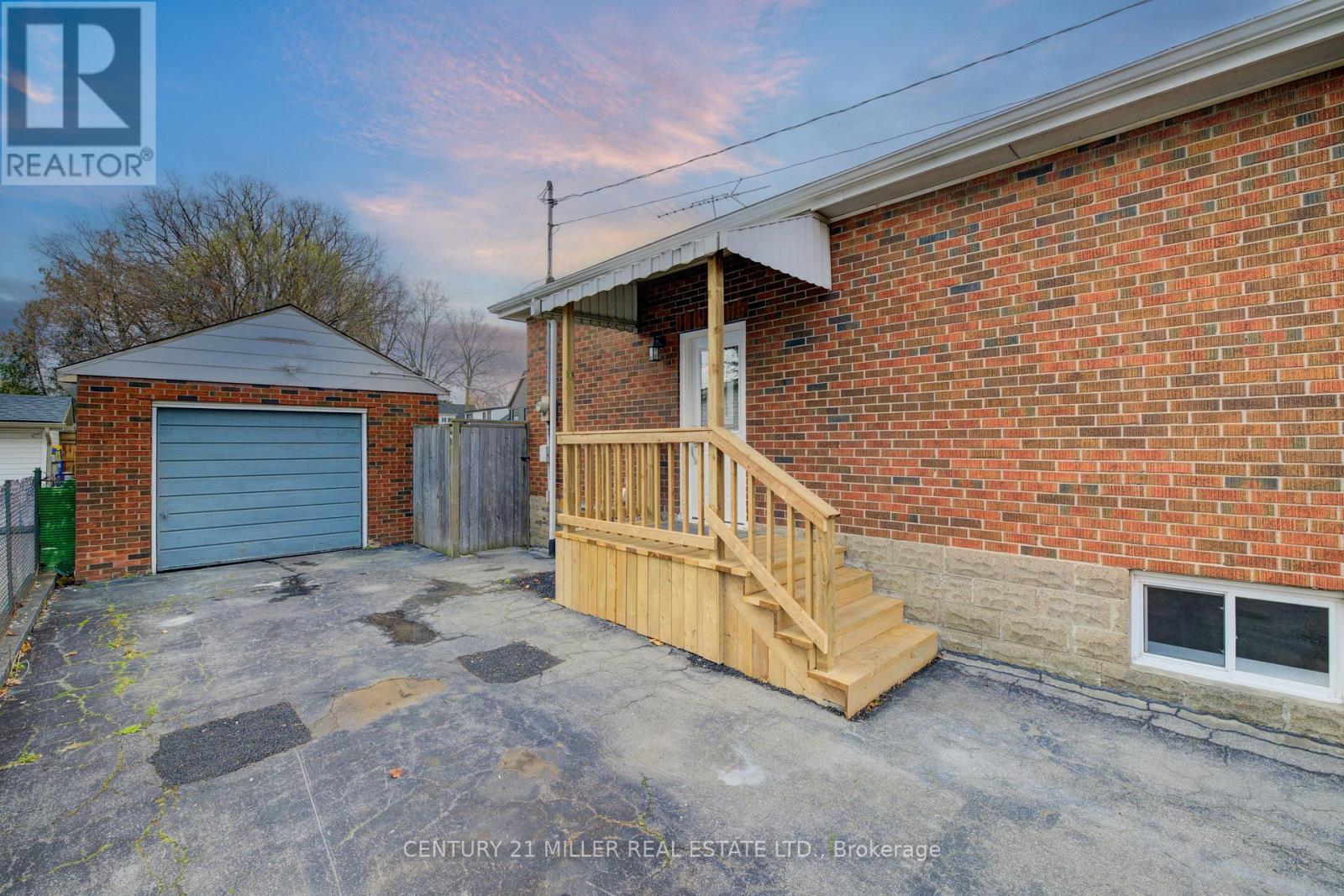 196 Queensdale Avenue E, Hamilton, Ontario  L9A 1K9 - Photo 30 - X12201058