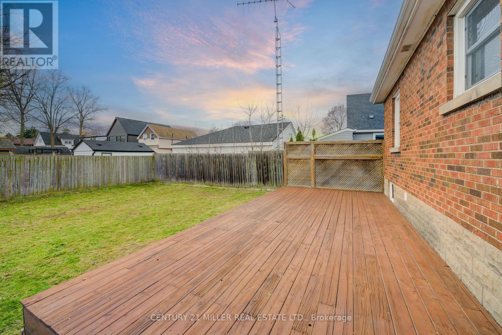 196 Queensdale Avenue E, Hamilton, Ontario  L9A 1K9 - Photo 32 - X12201058