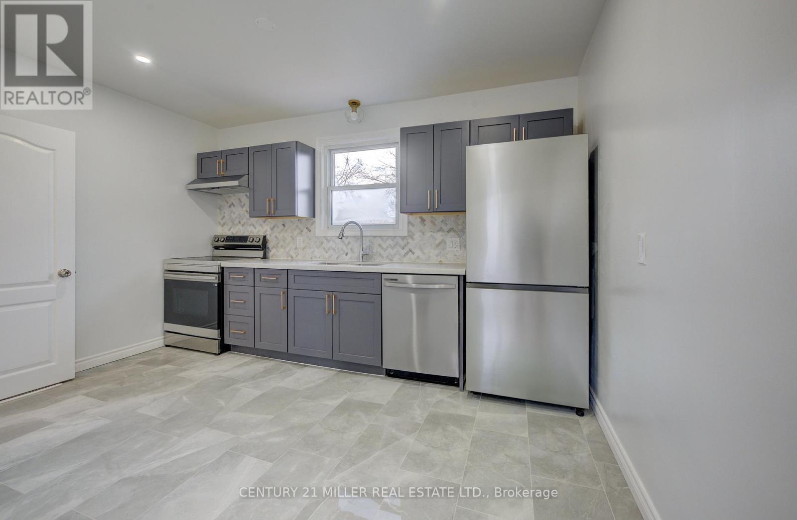 196 Queensdale Avenue E, Hamilton, Ontario  L9A 1K9 - Photo 7 - X12201058