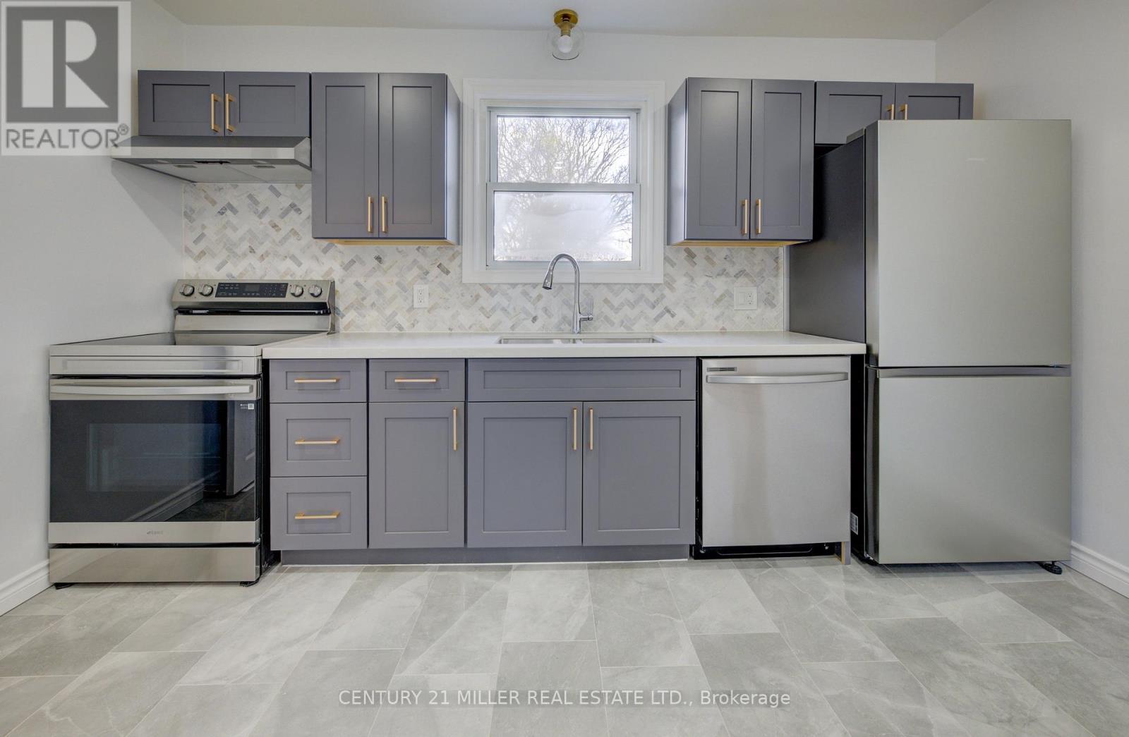 196 Queensdale Avenue E, Hamilton, Ontario  L9A 1K9 - Photo 8 - X12201058