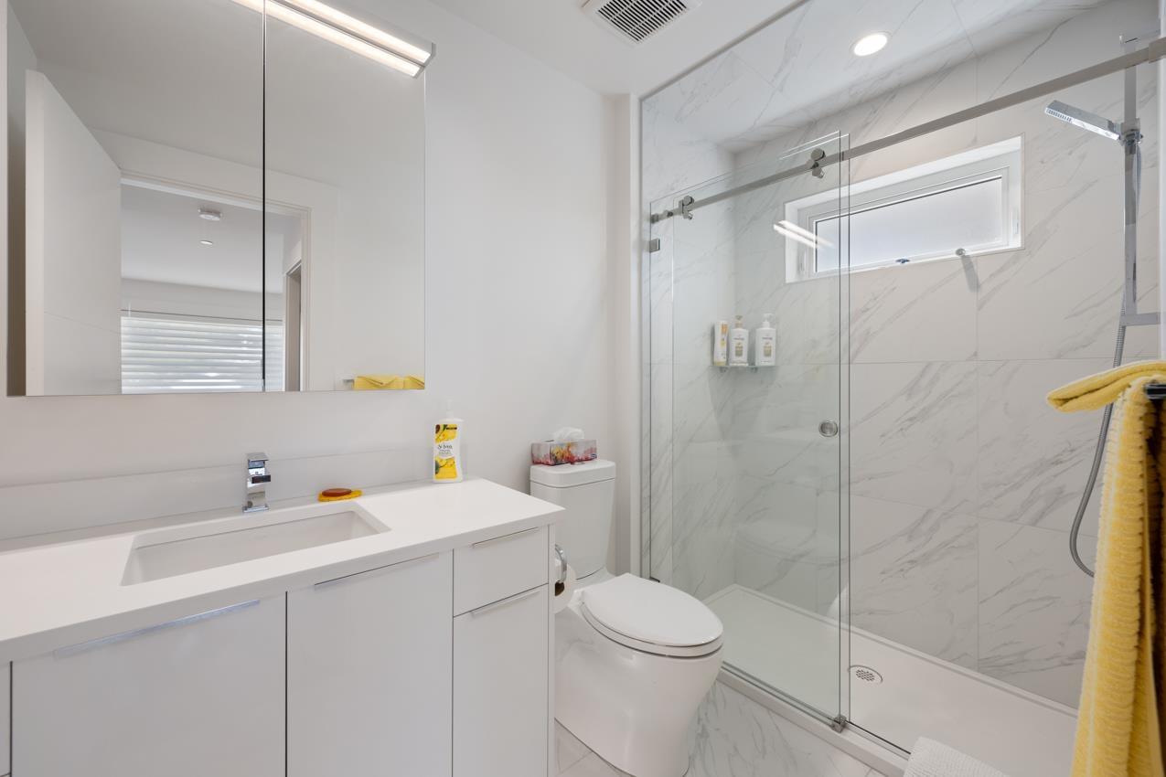 15374 Royal Avenue, White Rock, British Columbia  V4B 1M8 - Photo 31 - R3011702