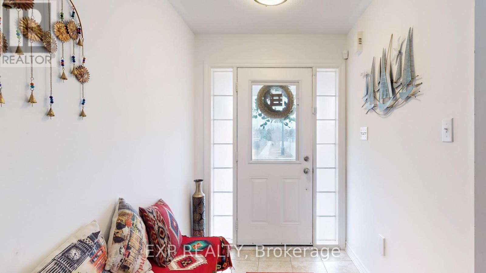 136 Donald Stewart Crescent, East Gwillimbury, Ontario  L0G 1M0 - Photo 3 - N12201120