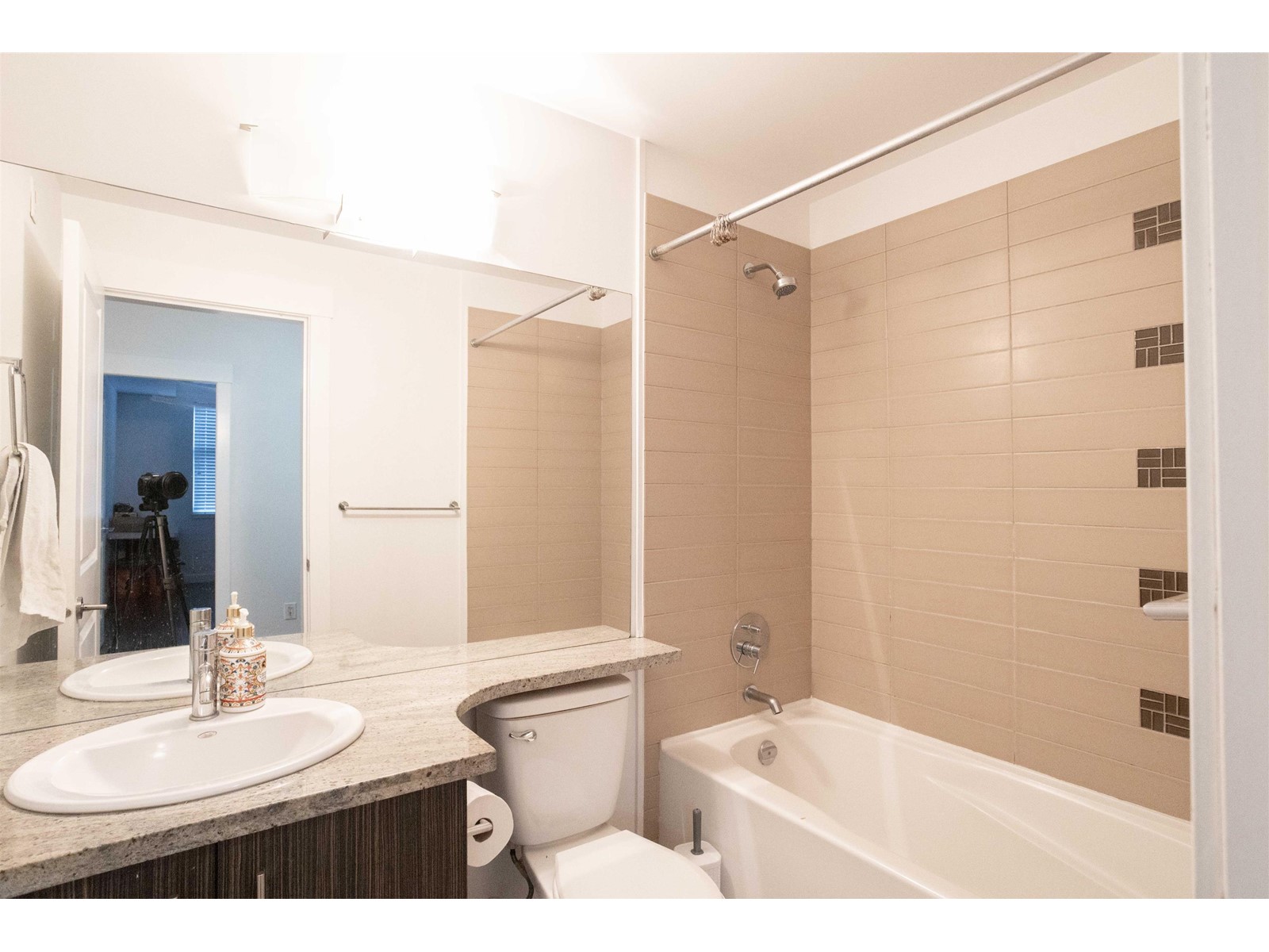 210 33545 Rainbow Avenue, Abbotsford, British Columbia  V2S 0B9 - Photo 1 - R3011099