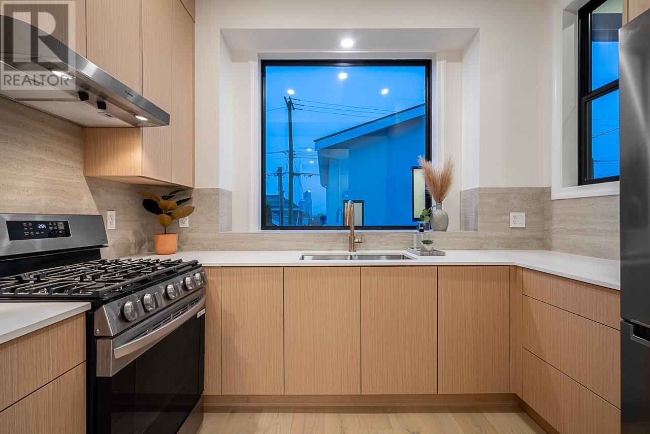 4064 Pender Street, Burnaby, British Columbia  V5C 2L8 - Photo 7 - R3005436