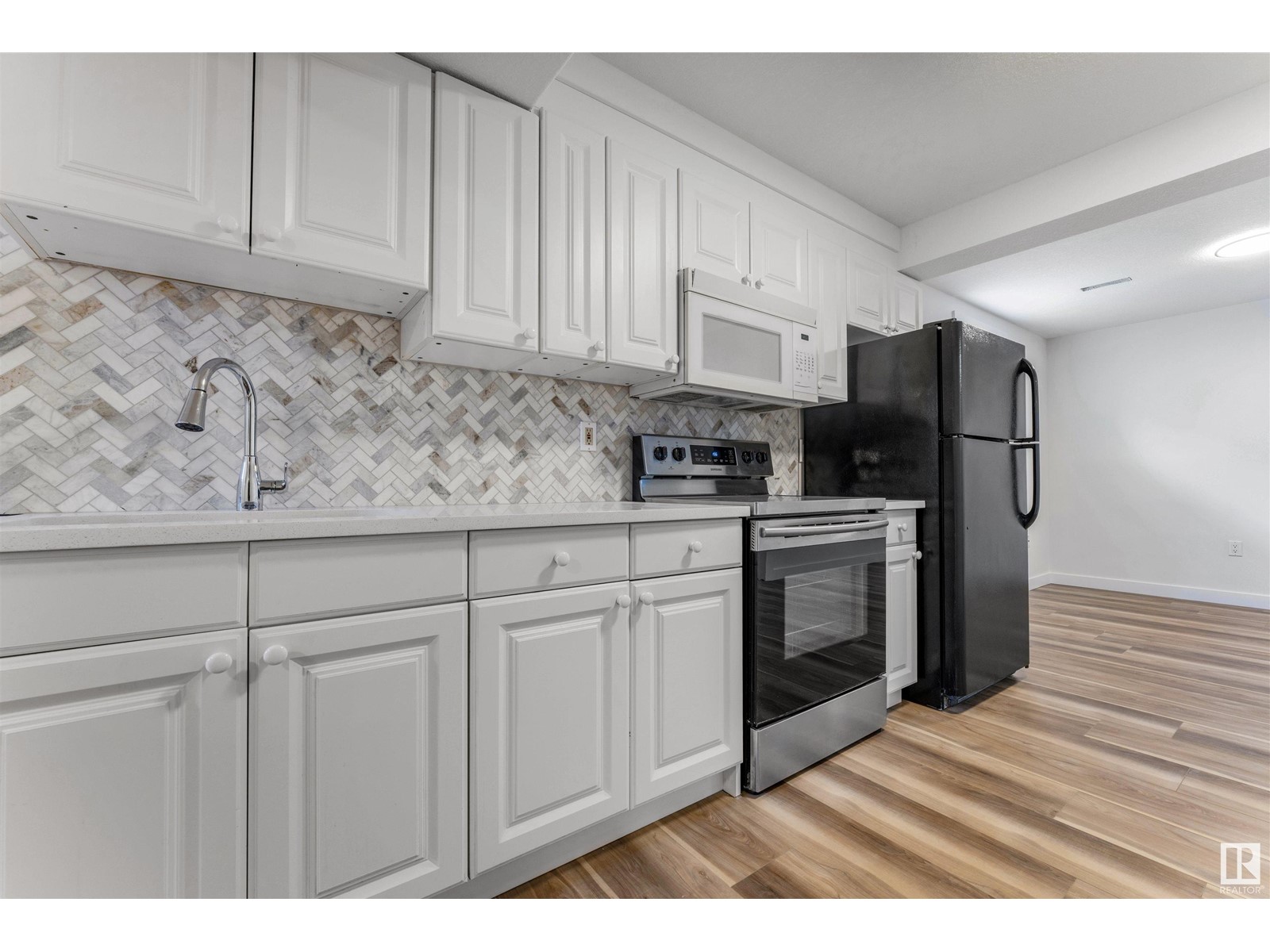 197 Kirkwood Av Nw, Edmonton, Alberta  T6L 6K7 - Photo 11 - E4440774