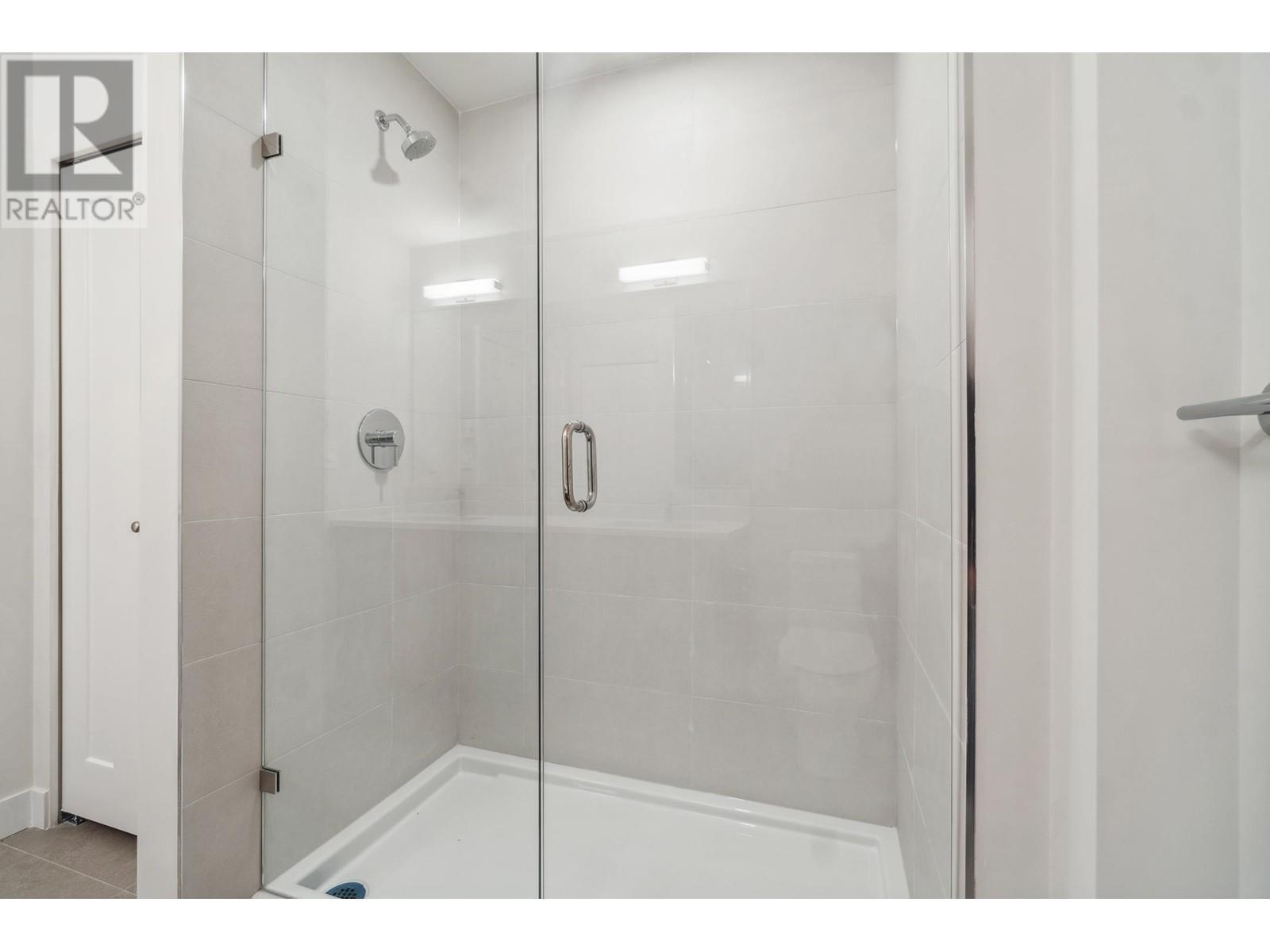 302 5535 Hastings Street, Burnaby, British Columbia  V5B 1R2 - Photo 15 - R2955871
