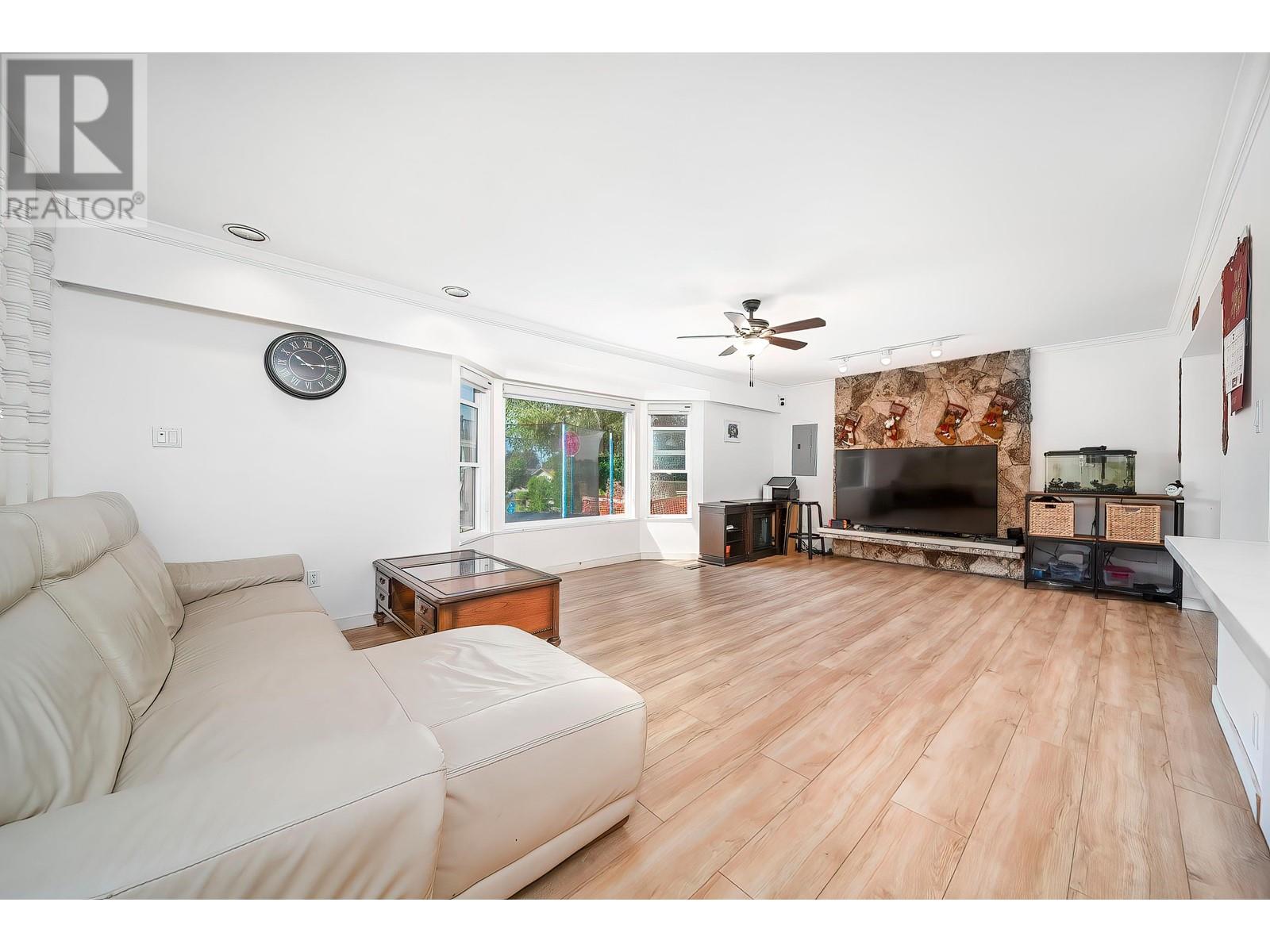 2011 Paulus Crescent, Burnaby, British Columbia  V5A 2M2 - Photo 5 - R3012181