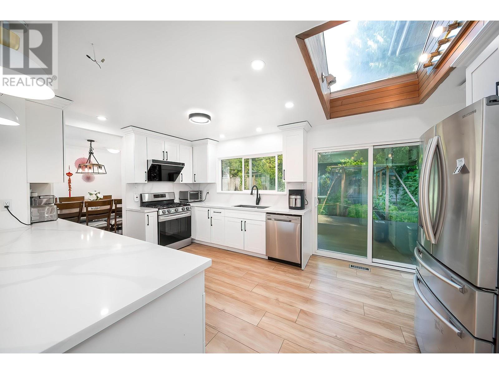2011 Paulus Crescent, Burnaby, British Columbia  V5A 2M2 - Photo 11 - R3012181
