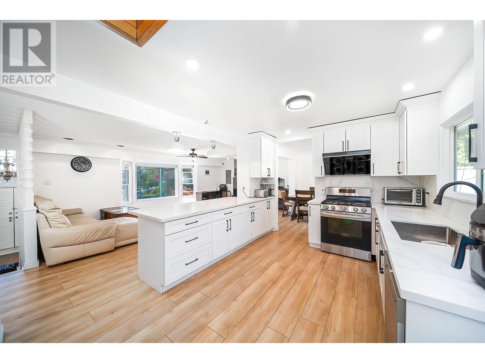 2011 Paulus Crescent, Burnaby, British Columbia  V5A 2M2 - Photo 12 - R3012181