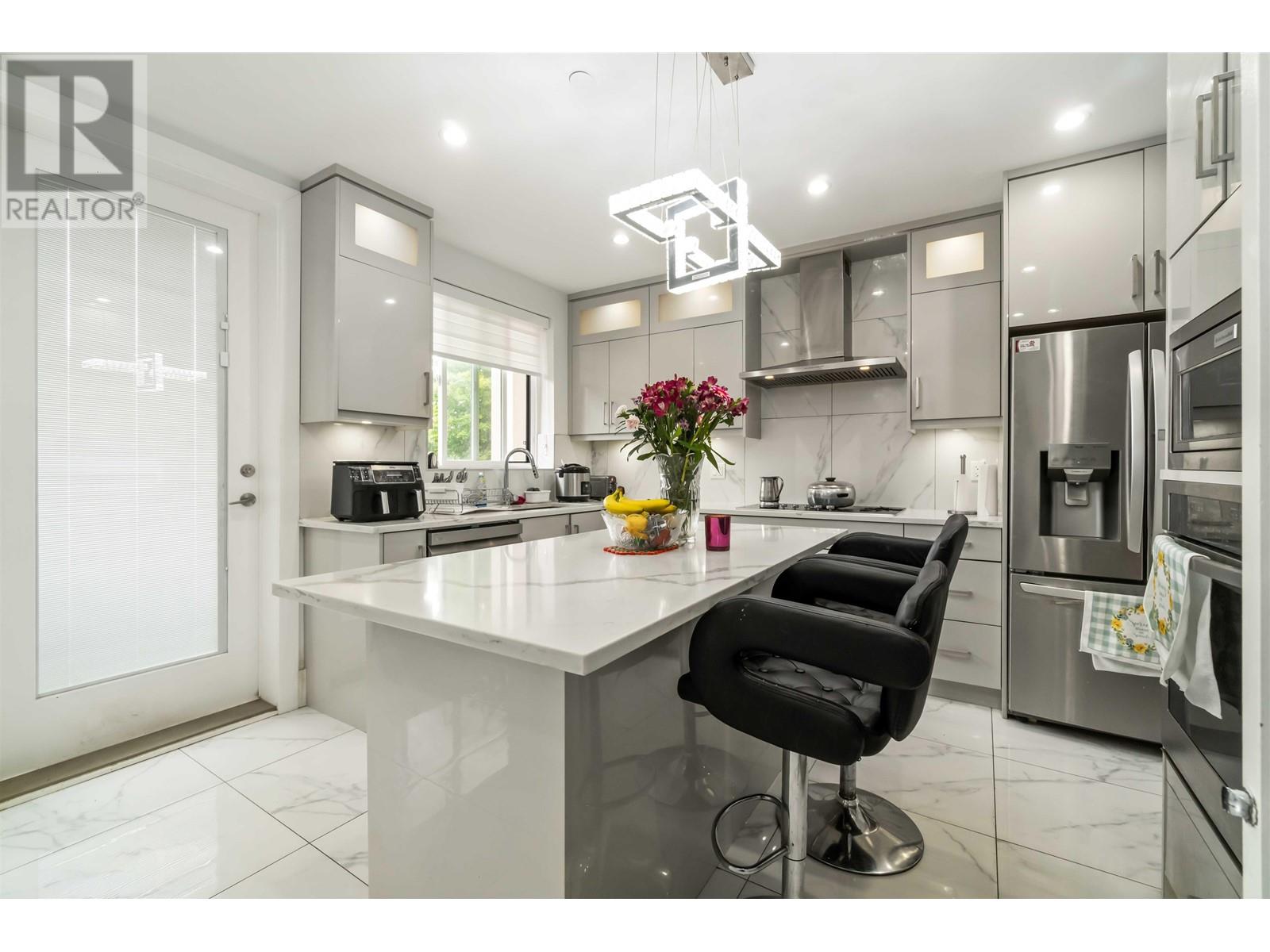 Listing Picture 4 of 16 : 4841 DUMFRIES STREET, Vancouver / 溫哥華 - 魯藝地產 Yvonne Lu Group - MLS Medallion Club Member