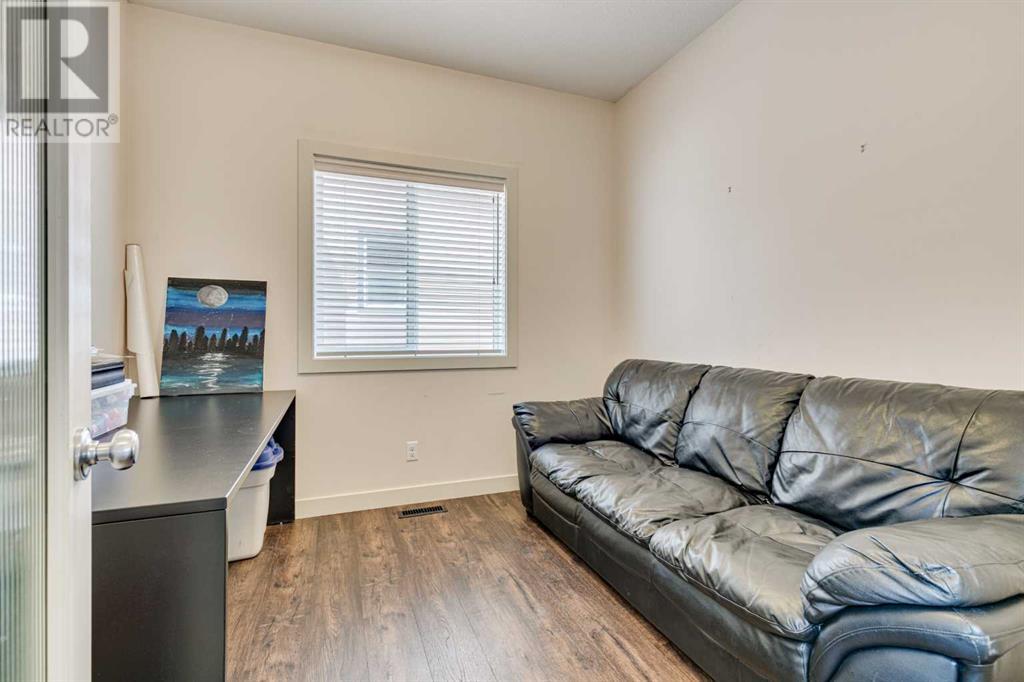18 Westmount Way, Okotoks, Alberta  T1S 2L3 - Photo 10 - A2224482
