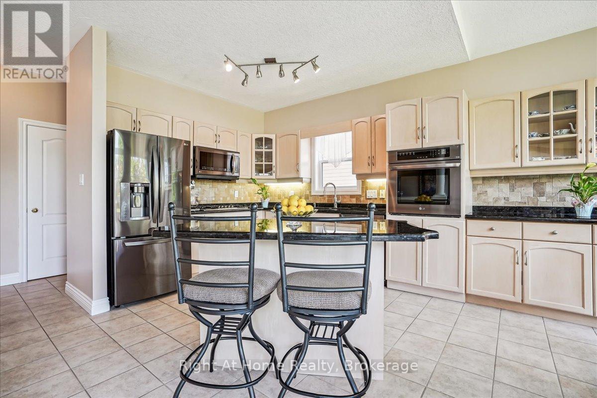 122 Hawkswood Drive, Kitchener, Ontario  N2K 4J4 - Photo 14 - X12201208