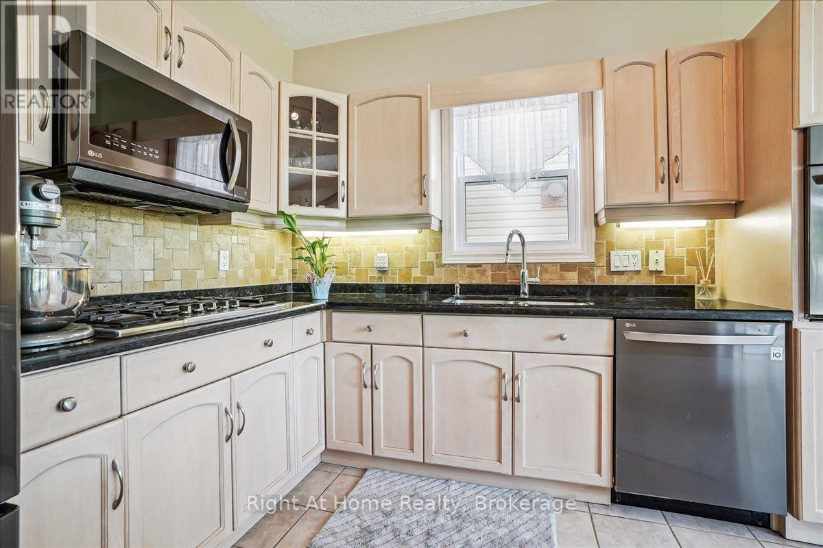 122 Hawkswood Drive, Kitchener, Ontario  N2K 4J4 - Photo 15 - X12201208