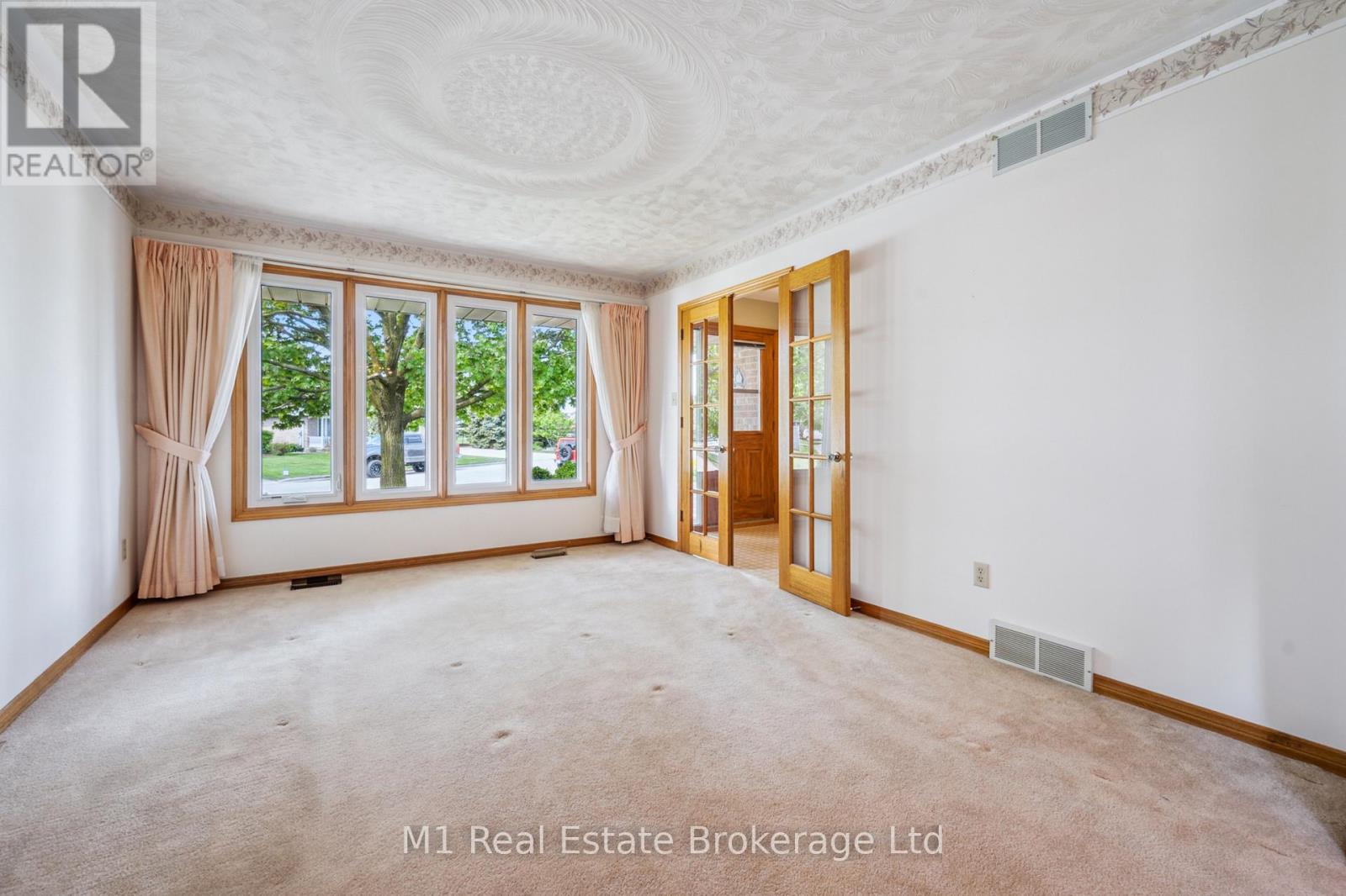 82 Crane Drive, Woolwich, Ontario  N3B 3J6 - Photo 8 - X12161310