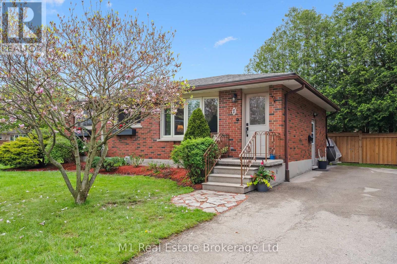 7 GOLFVIEW ROAD, Guelph, Ontario