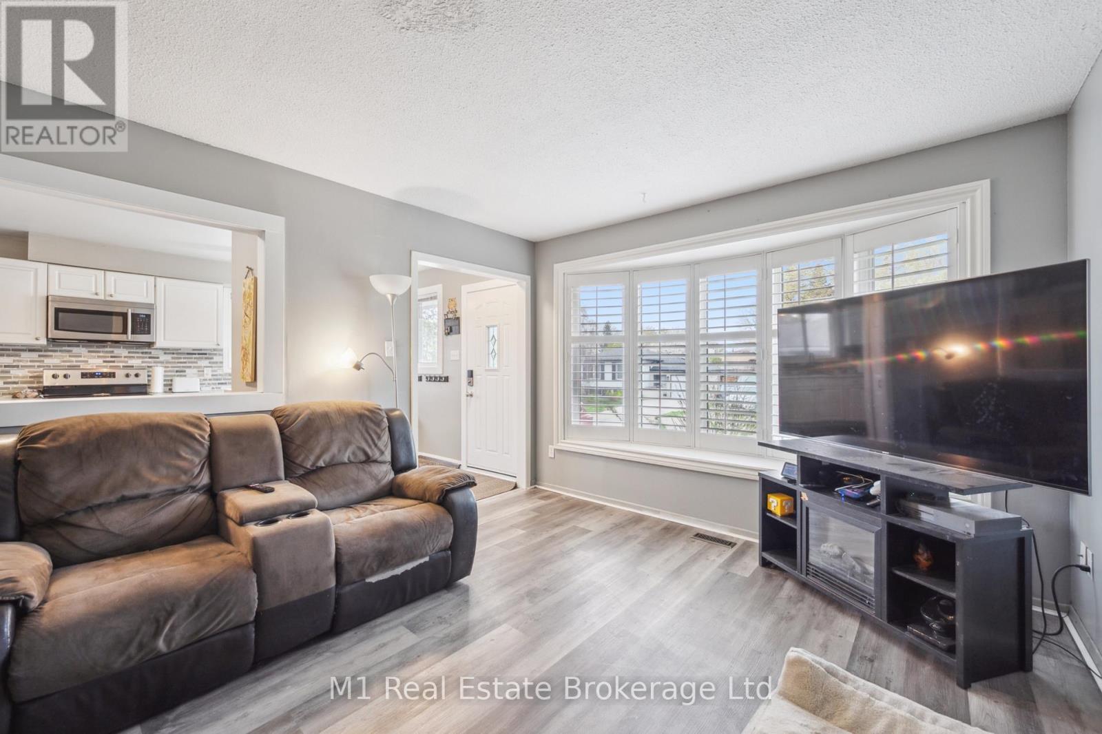 83 Scott Road, Cambridge, Ontario  N3C 2X6 - Photo 9 - X12126441