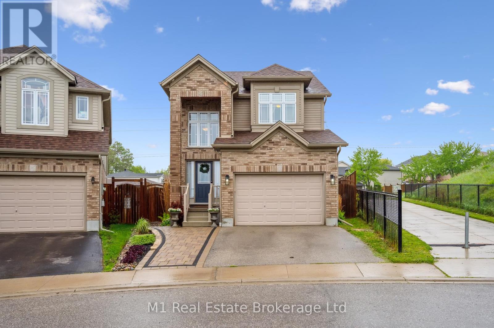 12 Oakes Court, Guelph, Ontario  N1E 0J6 - Photo 4 - X12168983