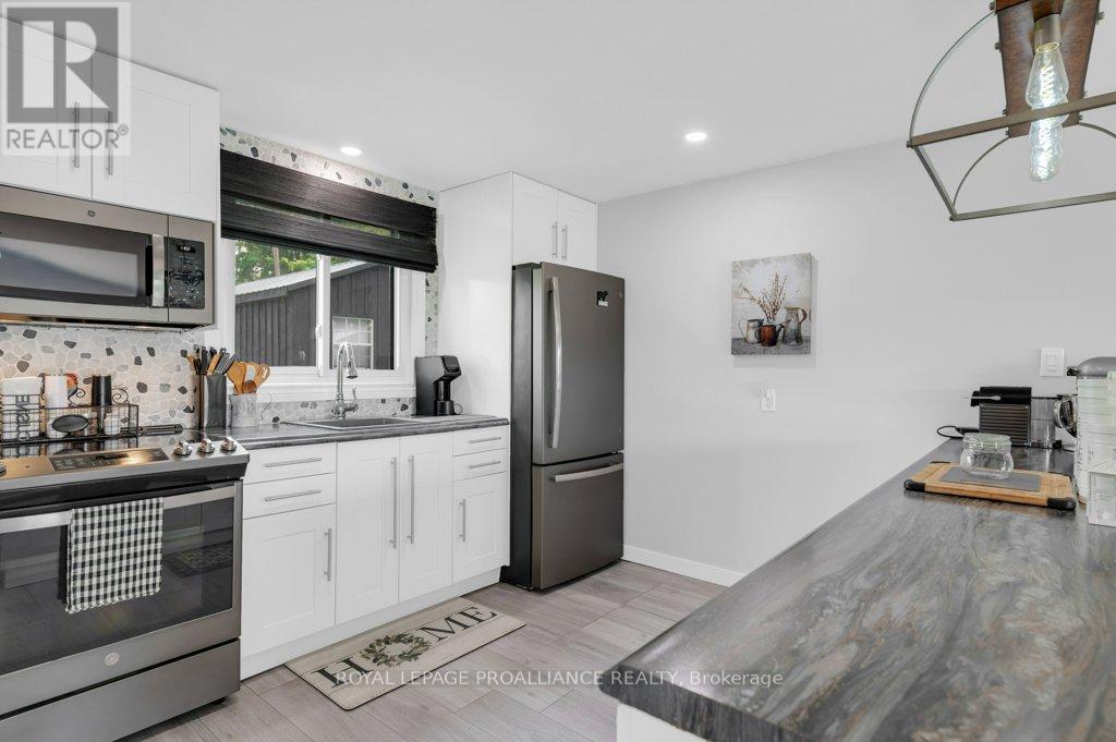 20 Rodgers Road, Quinte West, Ontario K0K 2C0 - Photo 12 - X12195460