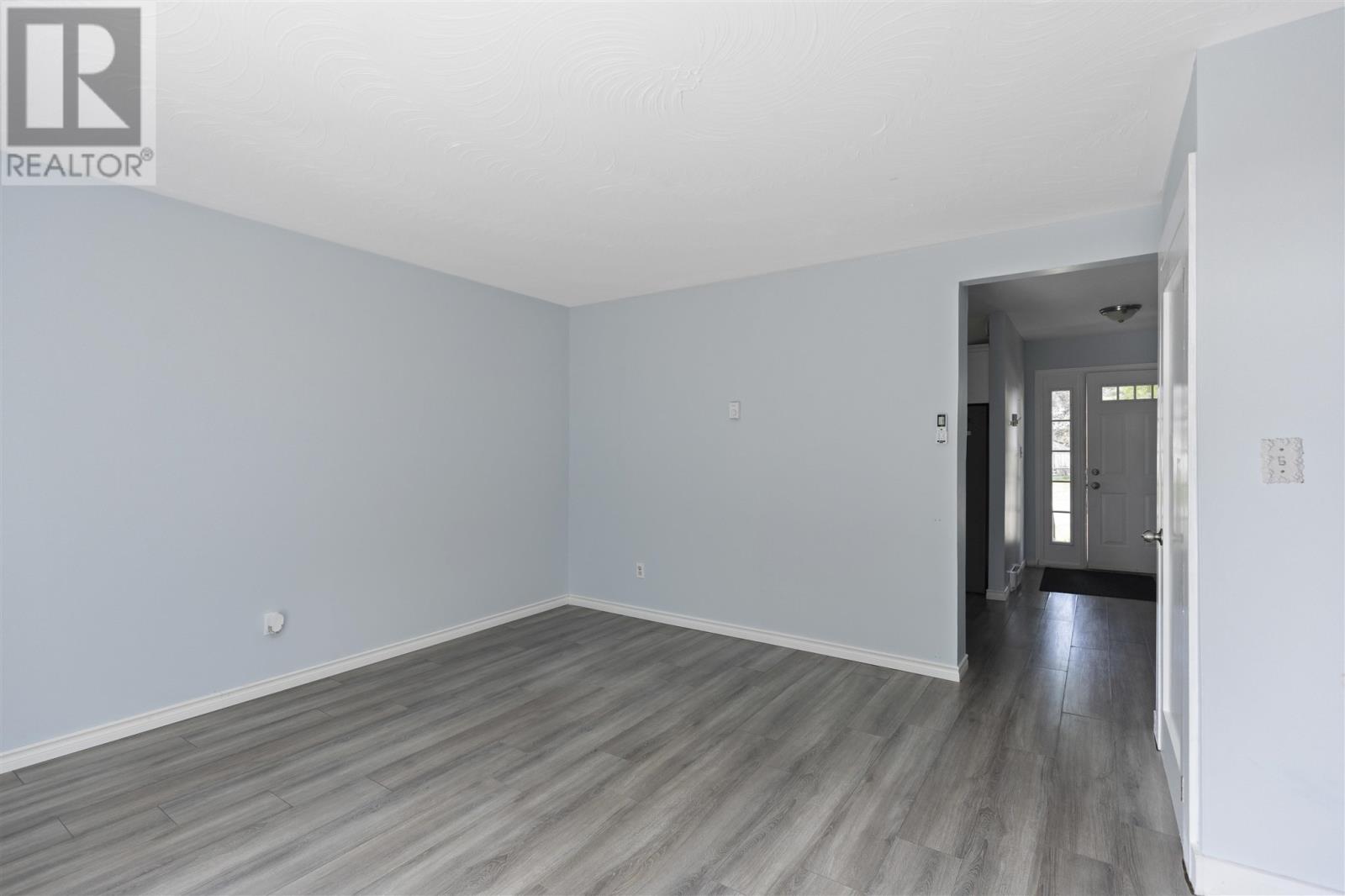 134 Sutton Pl, Sault Ste. Marie, Ontario  P6A 6B4 - Photo 3 - SM251358