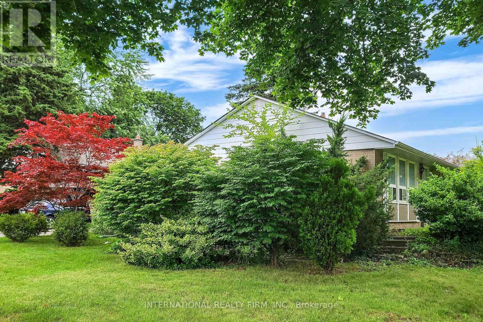 12 Briarfield Drive, Toronto, Ontario  M3B 1B3 - Photo 18 - C12201128