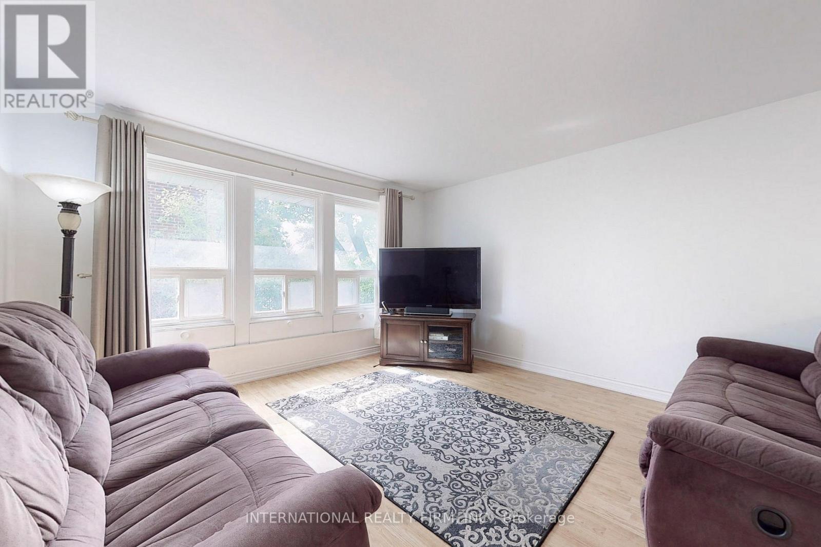 12 Briarfield Drive, Toronto, Ontario  M3B 1B3 - Photo 3 - C12201128