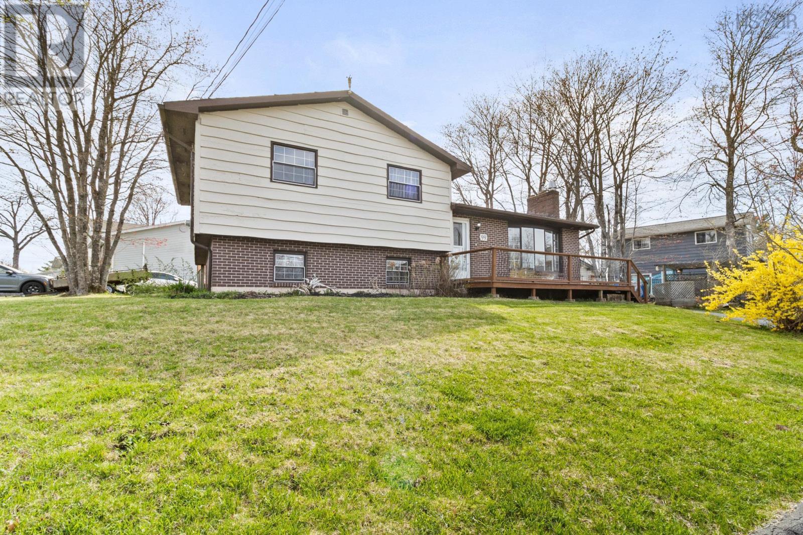 Property at 99 Johnson Crescent image 3