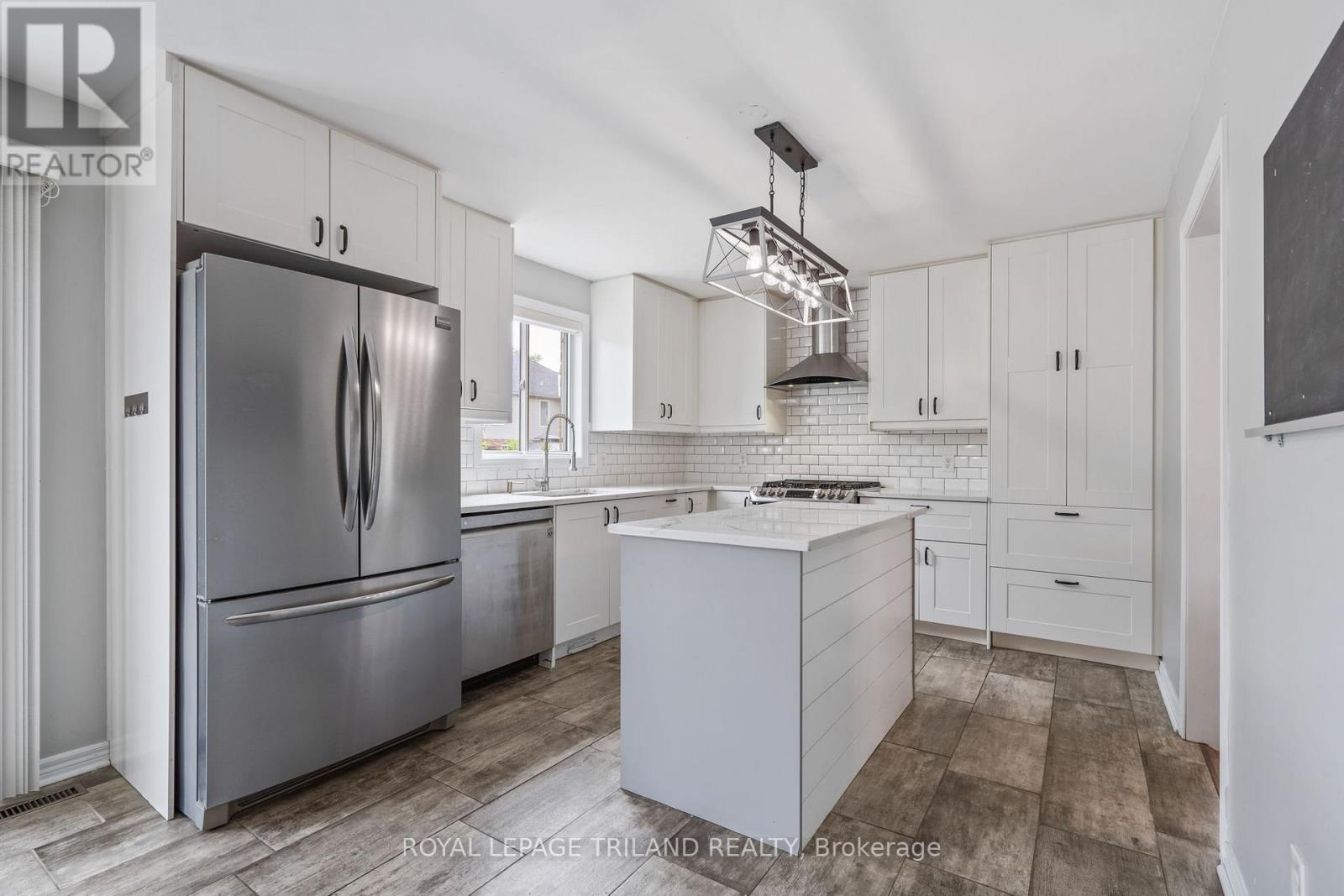 Photo 14 of 50 for 116 Cedarwood Crescent