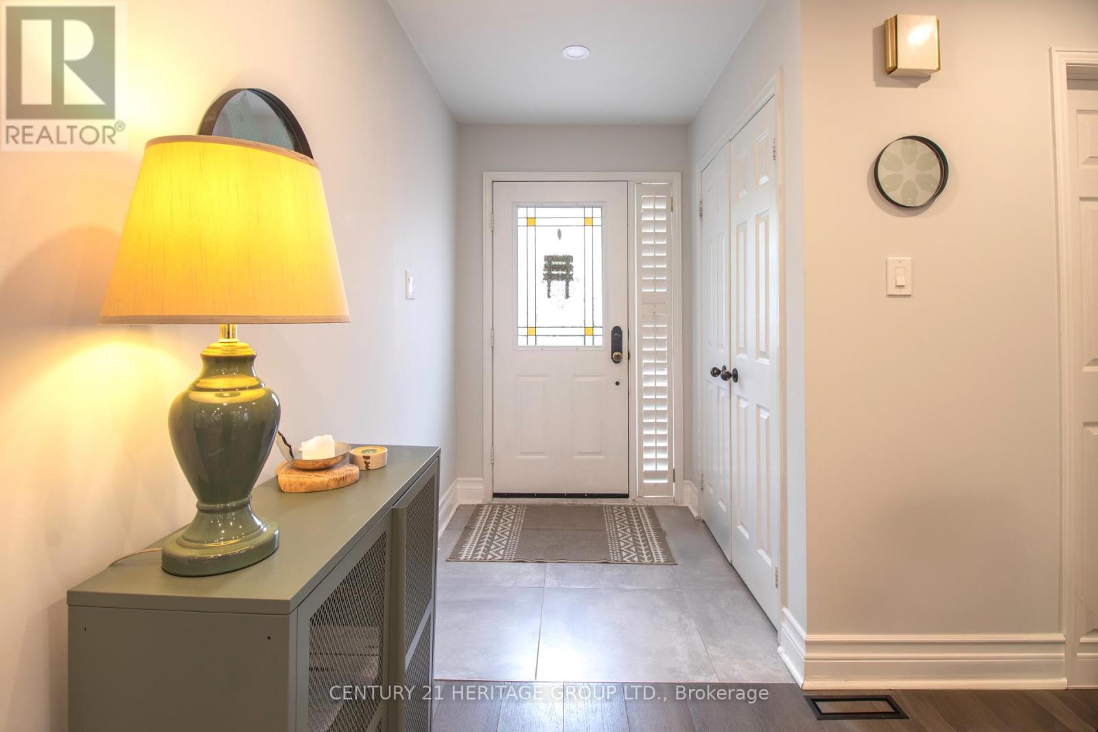 27 Charing Crescent, Aurora (Aurora Highlands), Ontario  L4G 6P4 - Photo 6 - N12155252