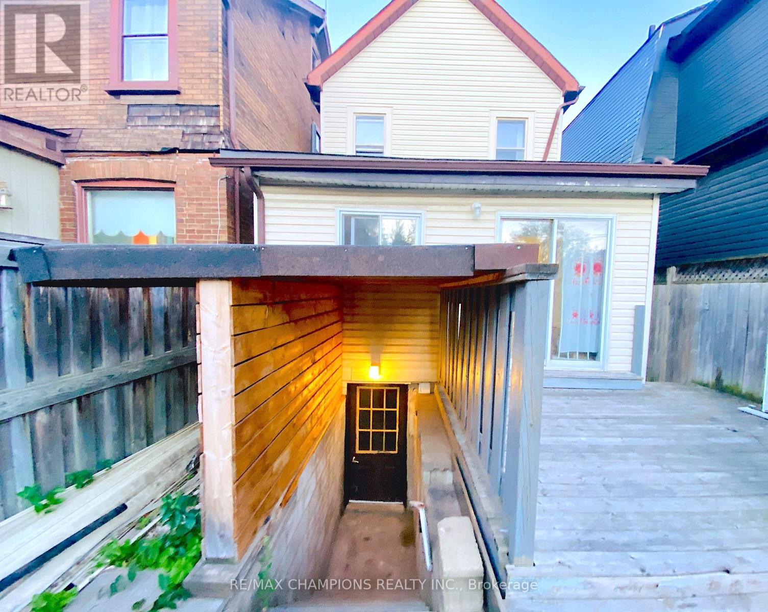 Bsmt - 734 Willard Avenue, Toronto, Ontario  M6S 3S5 - Photo 2 - W12201136