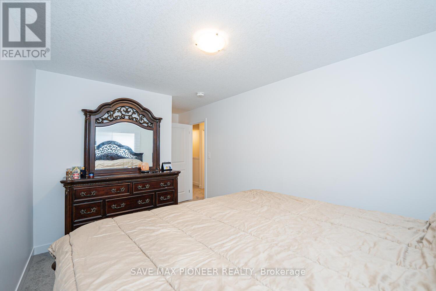 79 Queensbrook Crescent, Cambridge, Ontario  N2B 1L3 - Photo 24 - X12201135