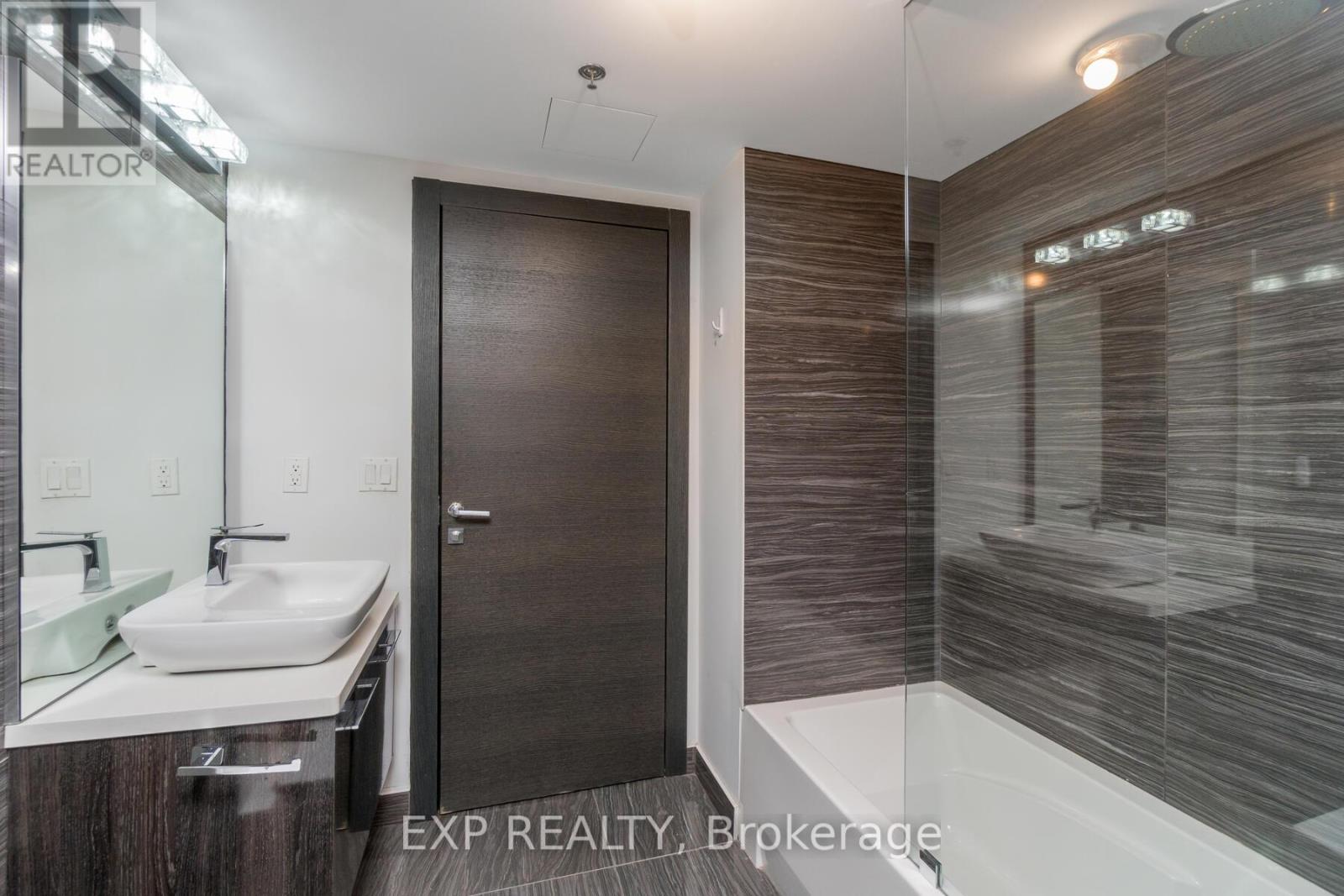 Th 3 - 220 George Street, Toronto, Ontario  M5A 2N1 - Photo 33 - C12189314