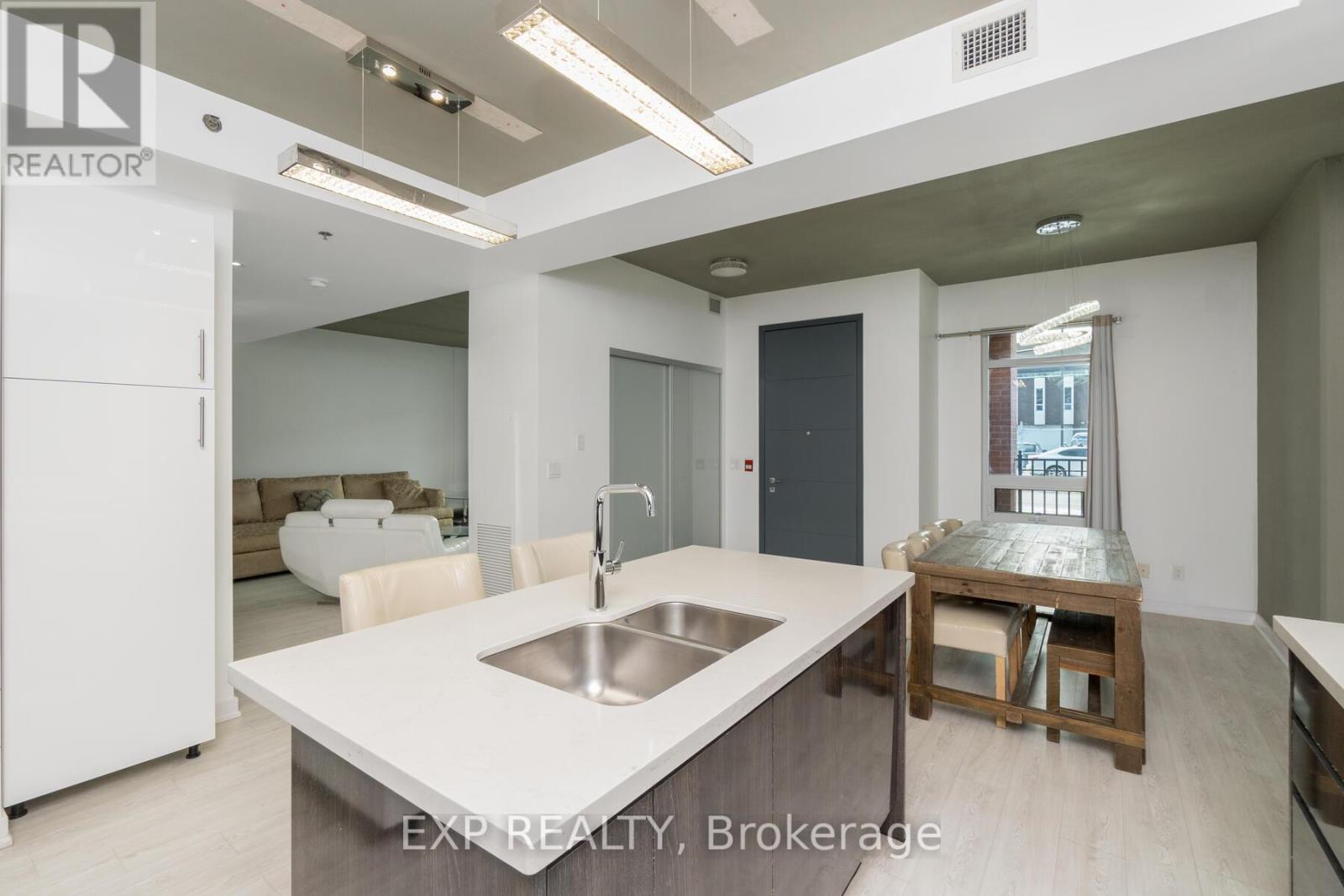 Th 3 - 220 George Street, Toronto, Ontario  M5A 2N1 - Photo 7 - C12189314