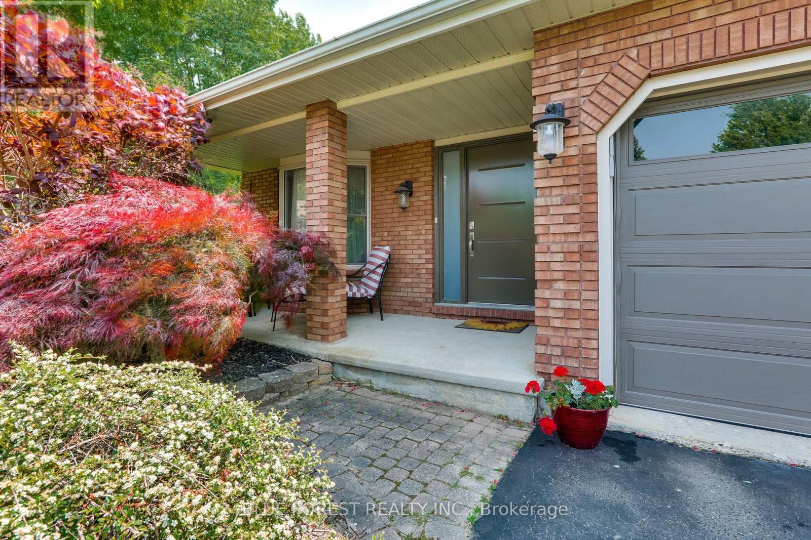 186 Scarlett Circle, Thames Centre (Dorchester), Ontario  N0L 1G3 - Photo 2 - X12201217