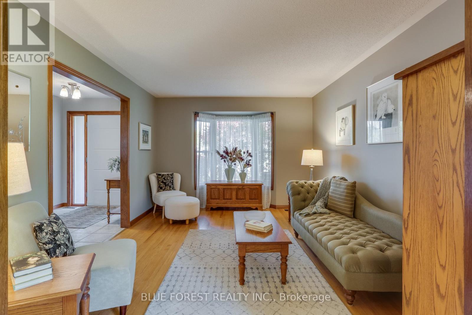 186 Scarlett Circle, Thames Centre (Dorchester), Ontario  N0L 1G3 - Photo 5 - X12201217