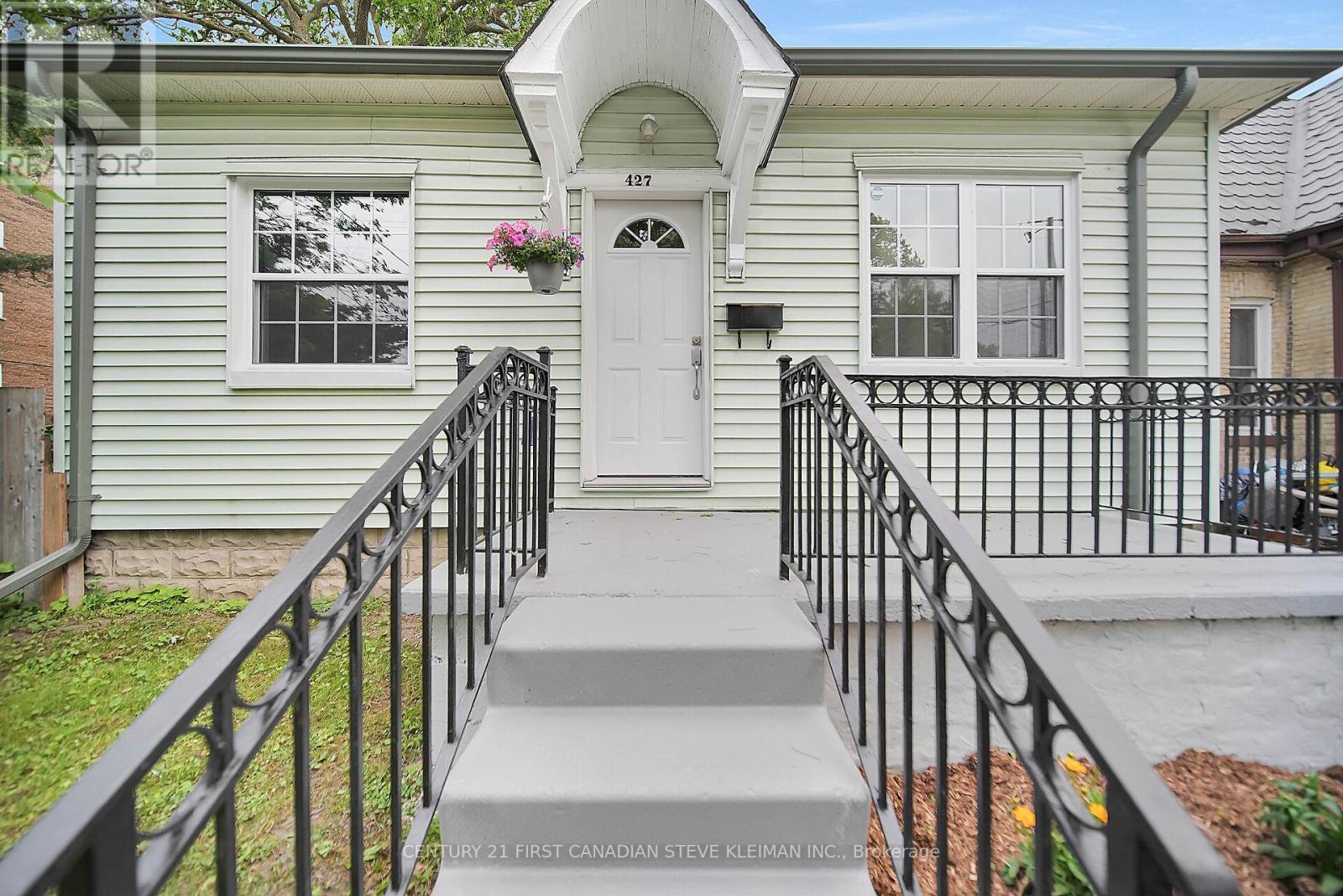 427 Grey Street, London East, Ontario  N6B 1H1 - Photo 1 - X12201224