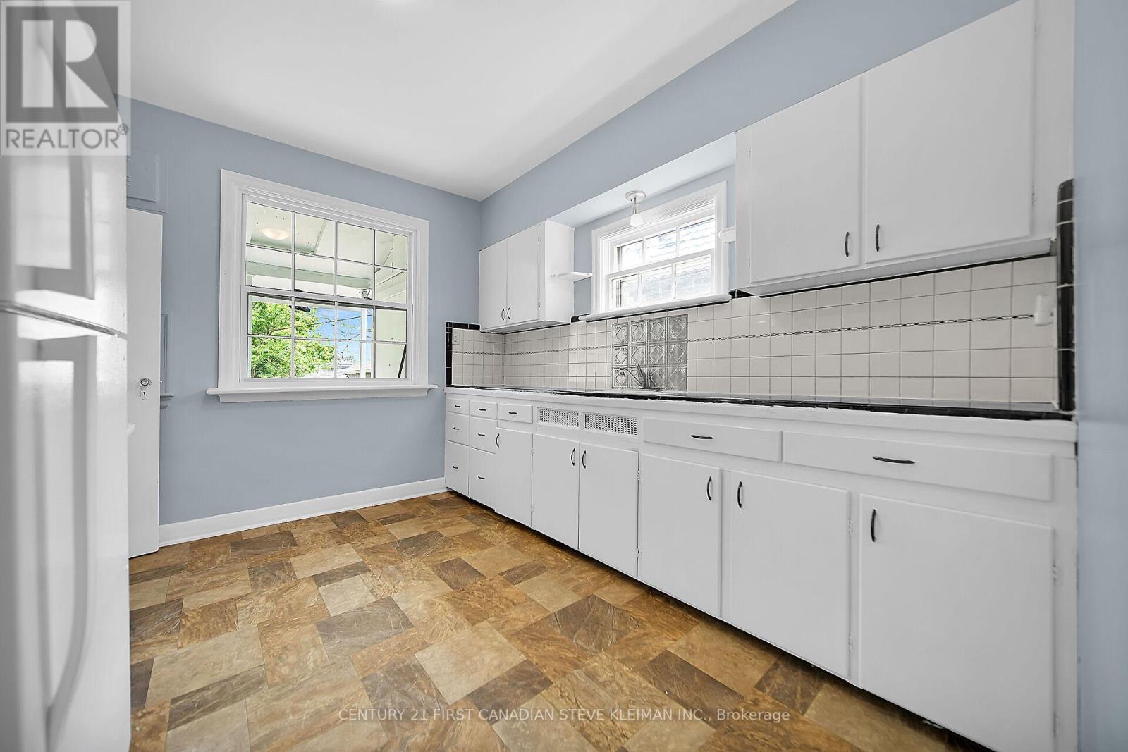 427 Grey Street, London East, Ontario  N6B 1H1 - Photo 10 - X12201224