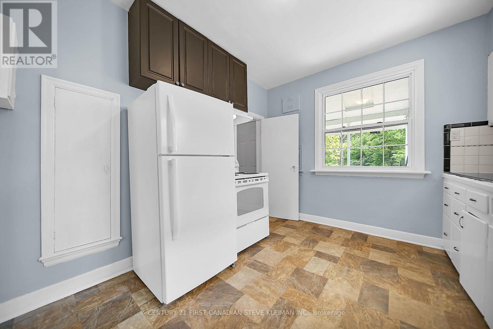 427 Grey Street, London East, Ontario  N6B 1H1 - Photo 12 - X12201224