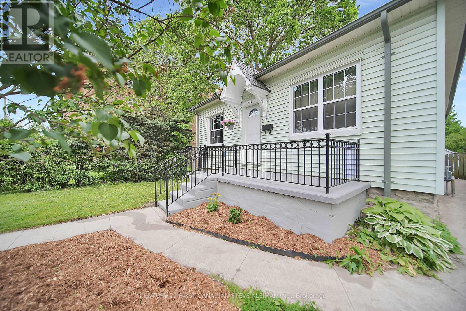 427 Grey Street, London East, Ontario  N6B 1H1 - Photo 3 - X12201224