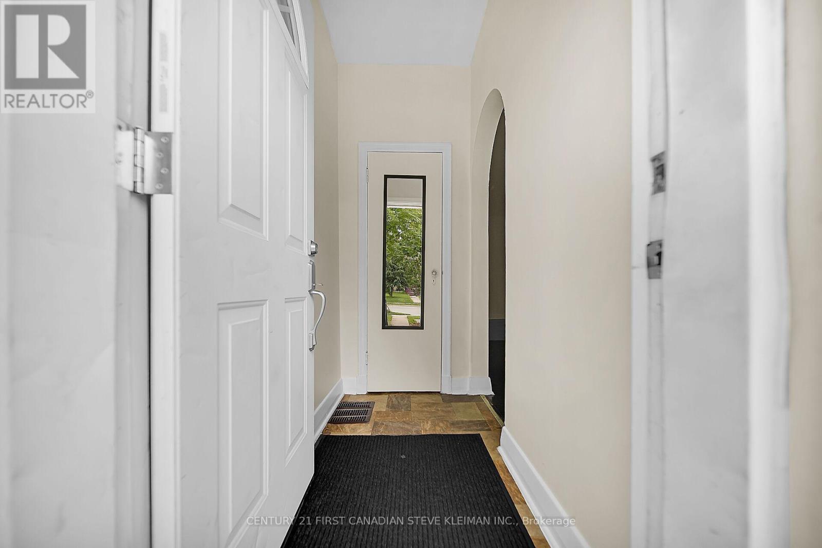 427 Grey Street, London East, Ontario  N6B 1H1 - Photo 5 - X12201224