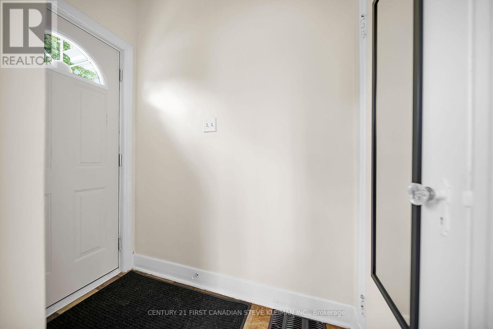 427 Grey Street, London East, Ontario  N6B 1H1 - Photo 6 - X12201224