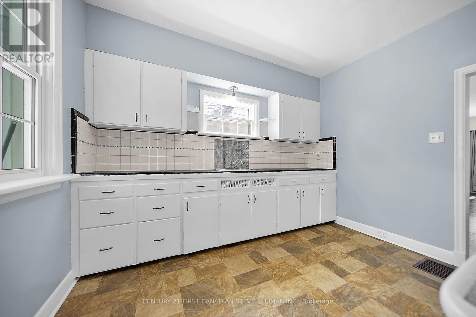 427 Grey Street, London East, Ontario  N6B 1H1 - Photo 9 - X12201224