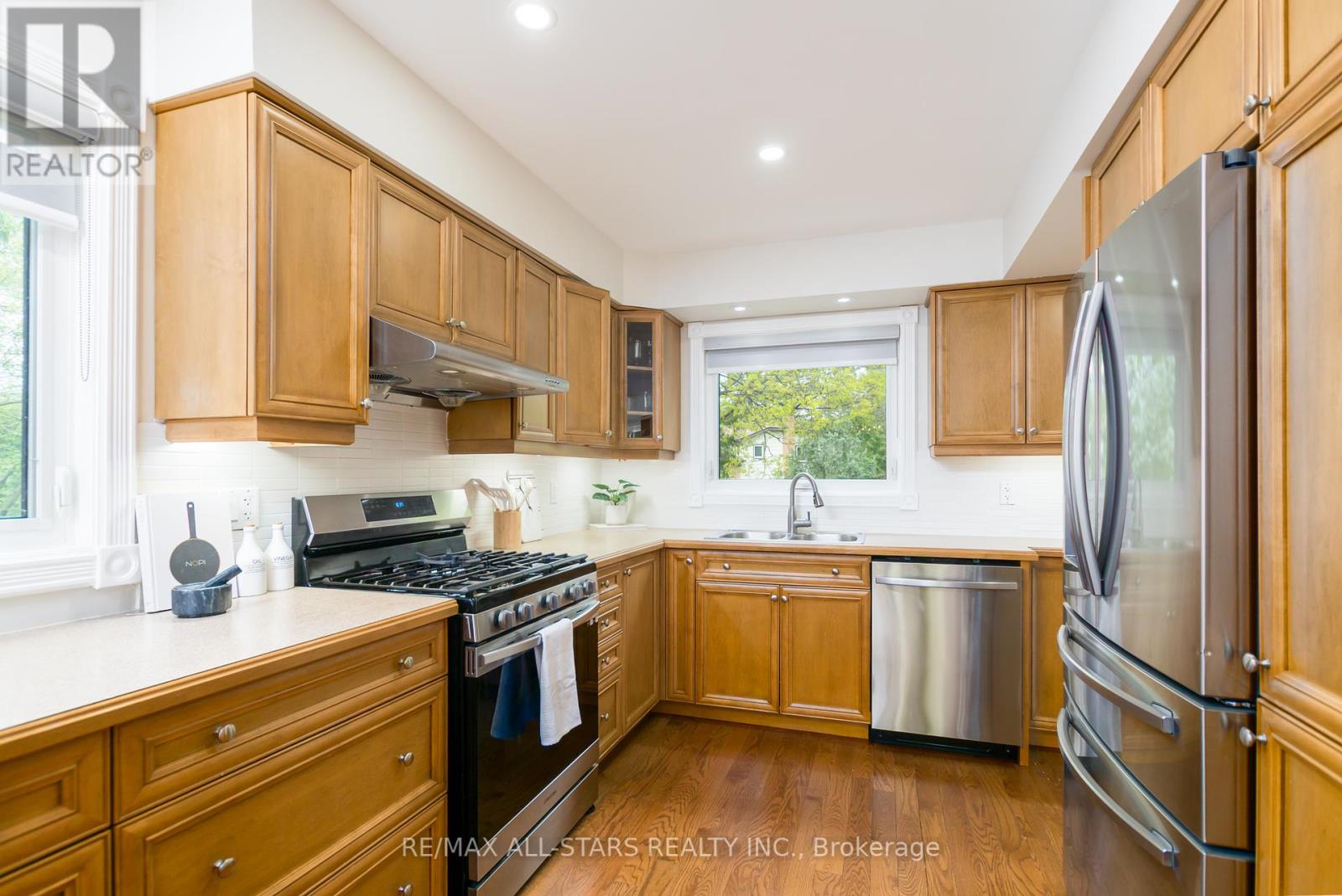 40 Sir Gawaine Place, Markham, Ontario  L3P 3A2 - Photo 5 - N12131450