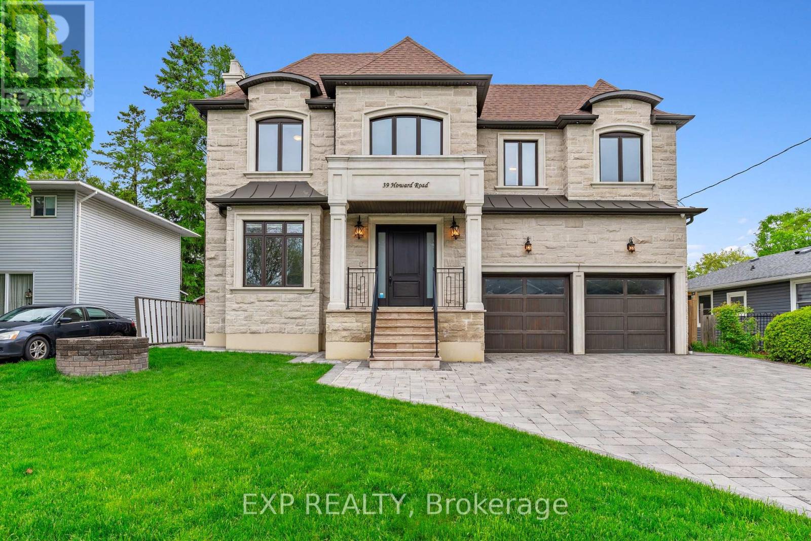 39 Howard Road, Newmarket, Ontario  L3Y 3G6 - Photo 2 - N12199882