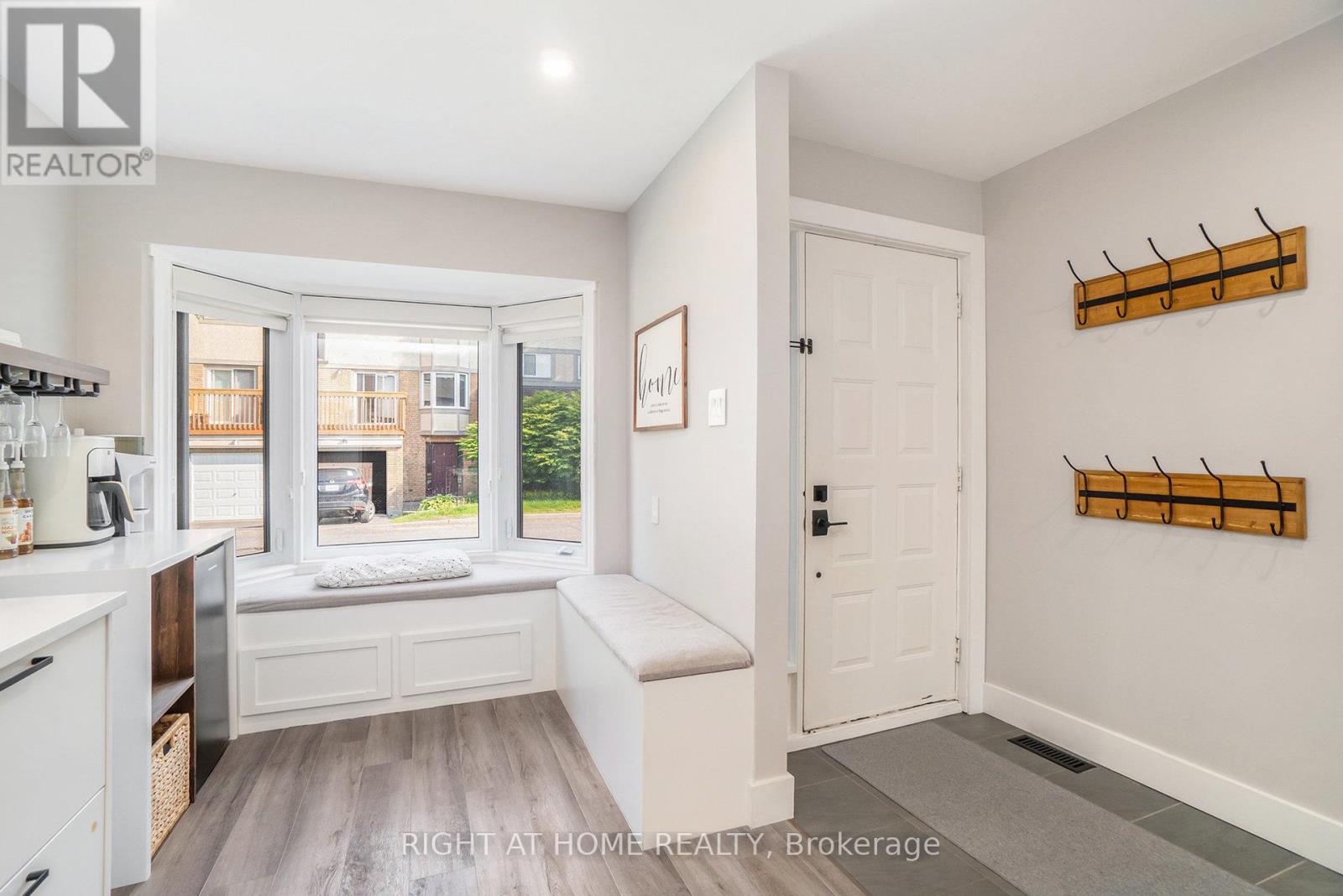 83 Versailles Private, Ottawa, Ontario  K1V 0M3 - Photo 3 - X12201210