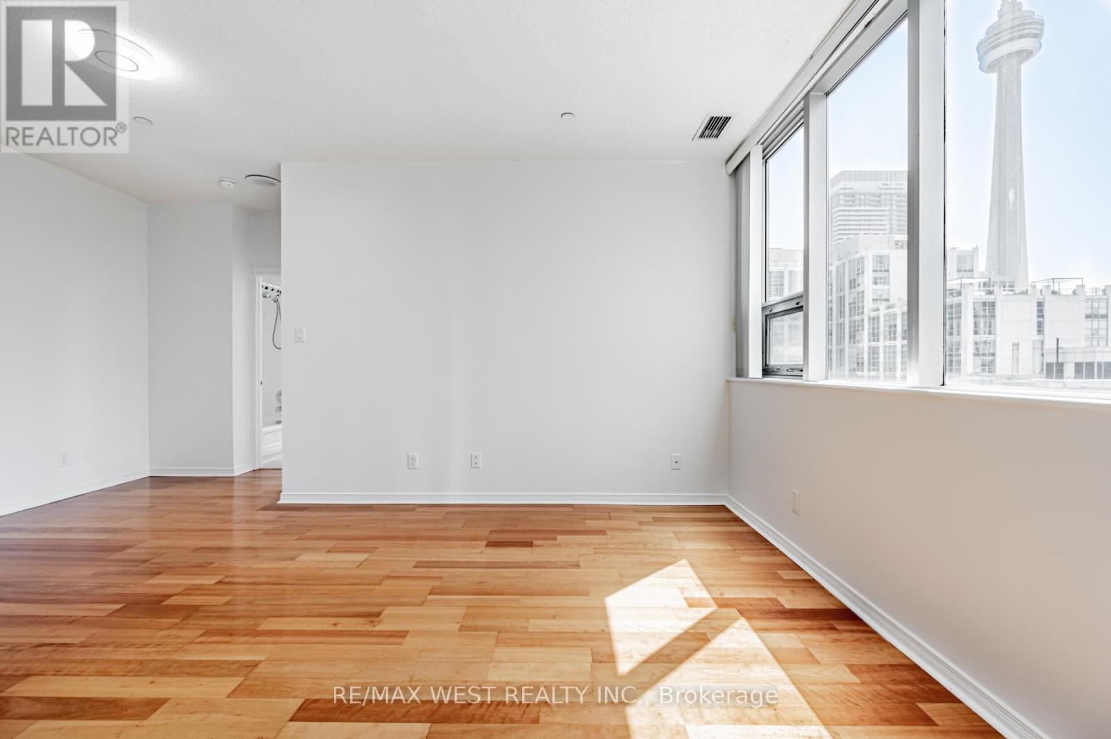 709 - 393 King Street W, Toronto, Ontario  M5V 3G8 - Photo 10 - C12201164