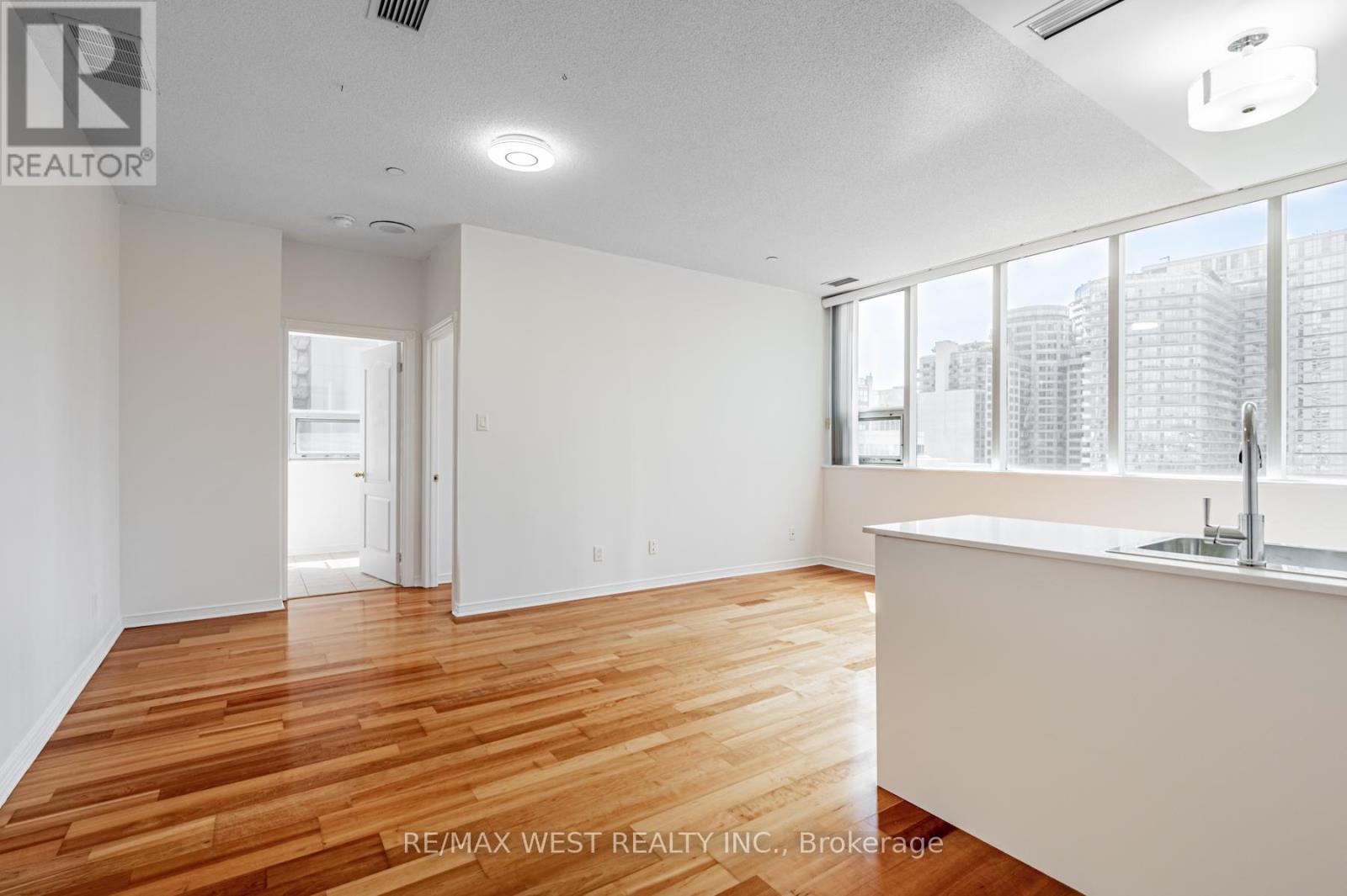 709 - 393 King Street W, Toronto, Ontario  M5V 3G8 - Photo 12 - C12201164