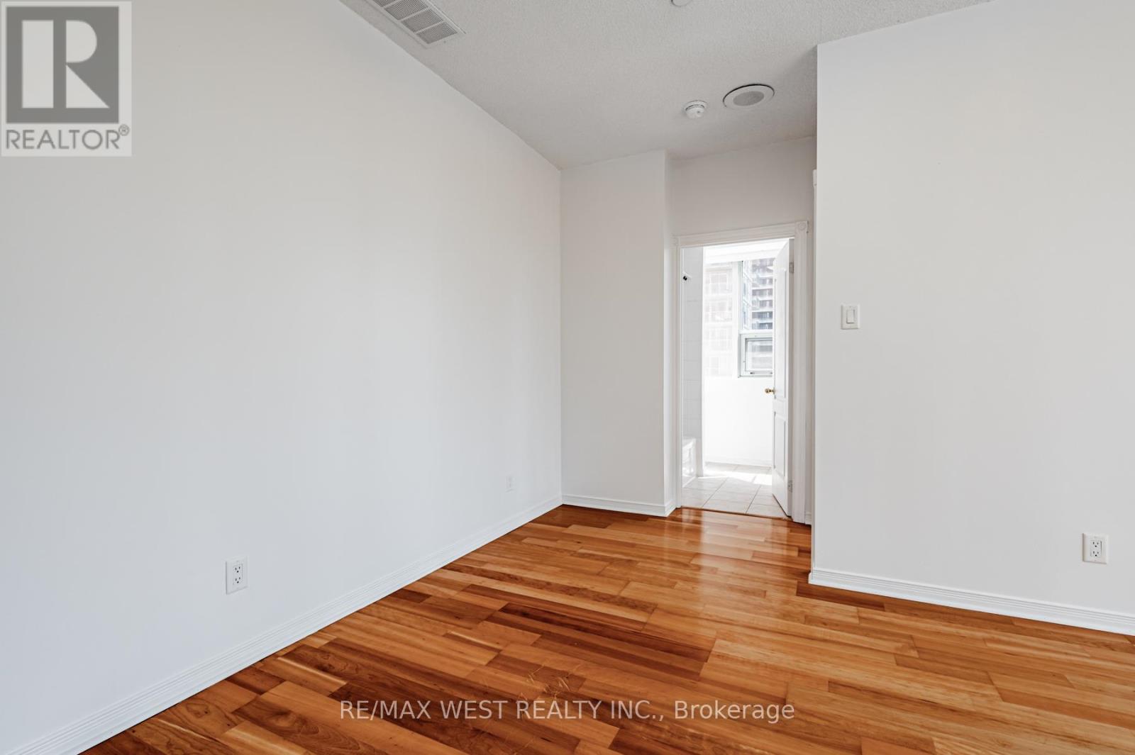 709 - 393 King Street W, Toronto, Ontario  M5V 3G8 - Photo 13 - C12201164